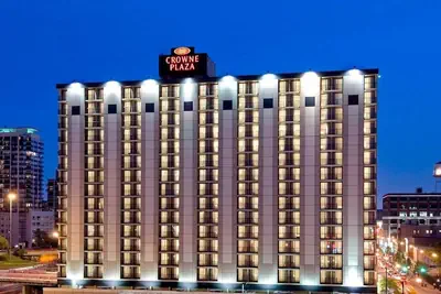 Photo 2 - Crowne Plaza Chicago West Loop by IHG