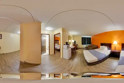 Photo 5 - Econo Lodge Inn & Suites Windsor Locks Bradley Airport