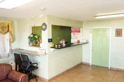Photo 3 - Colonial Inn