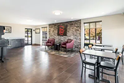 Photo 3 - Red Roof Inn Dandridge