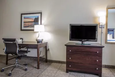 Photo 5 - Comfort Suites Lake Geneva East