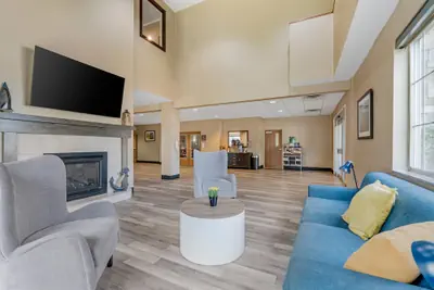 Photo 2 - Comfort Suites Lake Geneva East