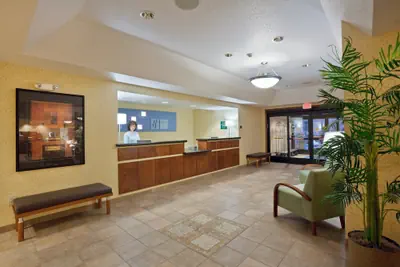 Photo 4 - Holiday Inn Express Kansas City - at the Legends by IHG