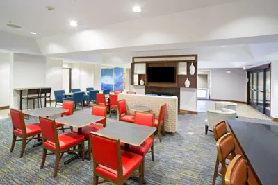 Photo 4 - Holiday Inn Express Kansas City - at the Legends by IHG