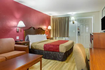 Photo 2 - Econo Lodge Sturbridge Route 20