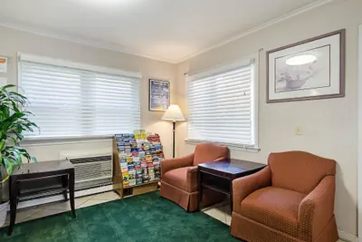 Photo 5 - Econo Lodge Sturbridge Route 20