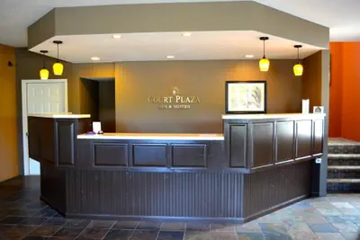 Photo 4 - Court Plaza Inn & Suites