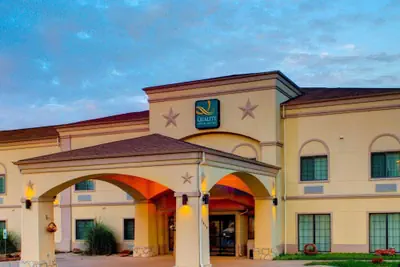 Photo 2 - Quality Inn & Suites Glen Rose