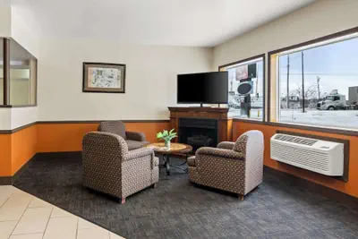 Photo 4 - Econo Lodge Manistee
