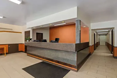 Photo 3 - Econo Lodge Manistee