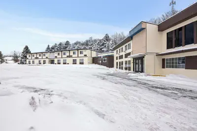 Photo 2 - Econo Lodge Manistee