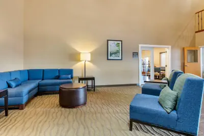 Photo 4 - Comfort Suites Batesville