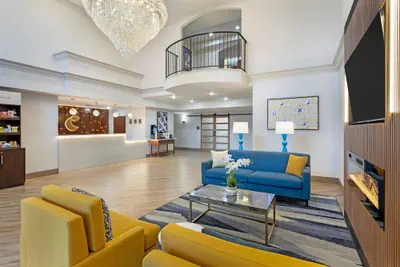 Photo 5 - Comfort Suites East Brunswick - South River