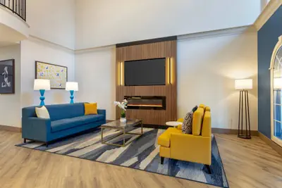 Photo 4 - Comfort Suites East Brunswick - South River
