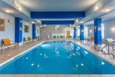 Photo 2 - Holiday Inn Express Hotel & Suites Rockford-Loves Park by IHG