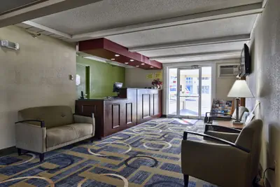Photo 5 - Super 8 by Wyndham Bangor