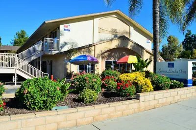 Photo 2 - Loma Linda Inn