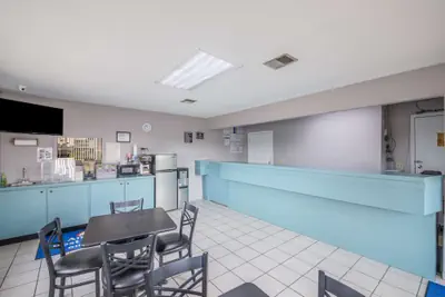 Photo 4 - Americas Best Value Inn Giddings