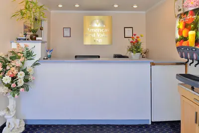 Photo 2 - Americas Best Value Inn & Suites Klamath Falls