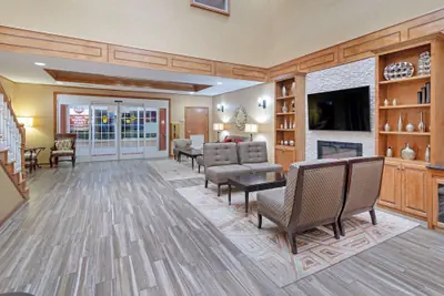 Photo 3 - Best Western Plus Bradbury Inn & Suites