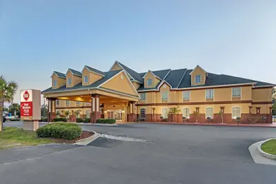 Photo 2 - Best Western Plus Bradbury Inn & Suites