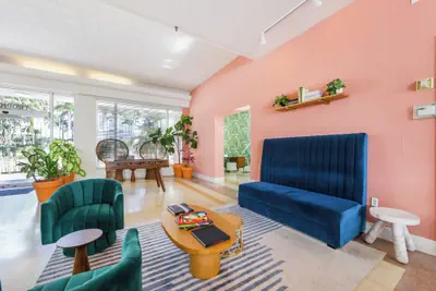 Photo 5 - Tropics Hotel