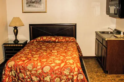 Photo 4 - Budget Host Golden Wheat Motel