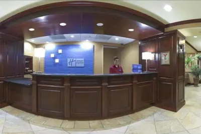 Photo 3 - Holiday Inn Express & Suites Bloomington by IHG