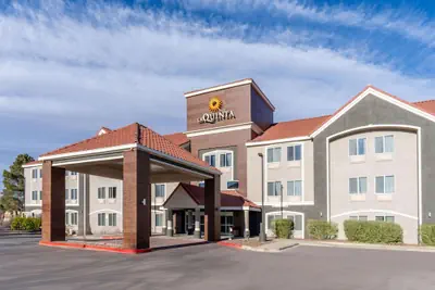 Photo 2 - La Quinta Inn & Suites by Wyndham Roswell