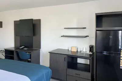 Photo 5 - Studio 6 Suites Delano, CA