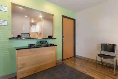 Photo 3 - Extended Stay America Select Suites - Kansas City - South - I-49