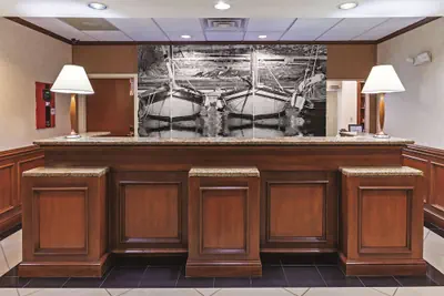 Photo 4 - La Quinta Inn & Suites by Wyndham Corpus Christi-N Padre Isl