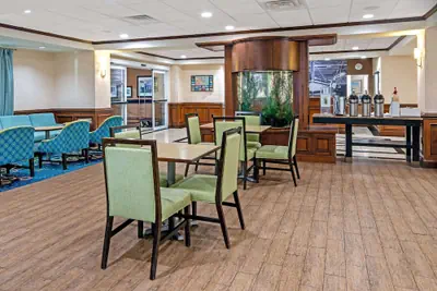 Photo 5 - La Quinta Inn & Suites by Wyndham Corpus Christi-N Padre Isl