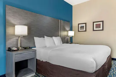 Photo 3 - Comfort Inn & Suites Pauls Valley - City Lake
