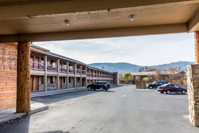 Photo 3 - Econo Lodge Inn & Suites Kalispell - Glacier National Park Gateway