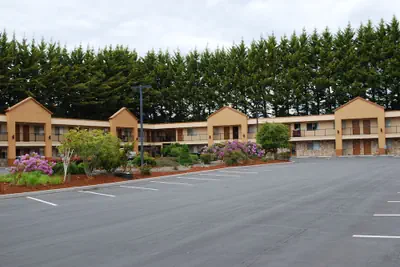 Photo 2 - McMinnville Inn
