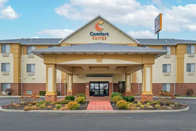 Photo 2 - Comfort Suites Findlay I-75 near Sports Complex