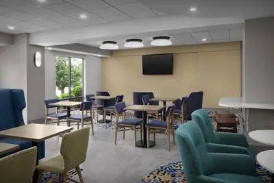 Photo 3 - Hampton Inn Lenoir City