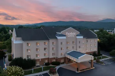 Photo 2 - Fairfield Inn & Suites by Marriott Roanoke Hollins/I-81