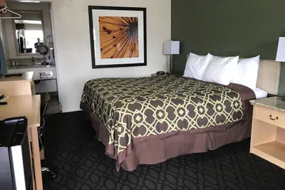 Photo 3 - Downtown Inn