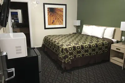 Photo 5 - Downtown Inn