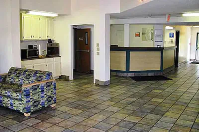 Photo 4 - Motel 6 Lawrence, KS