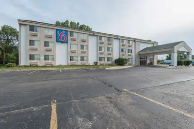Photo 2 - Motel 6 Lawrence, KS