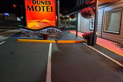 Photo 2 - Dunes Motel