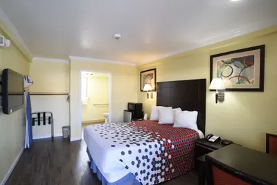 Photo 4 - Morro Bay Beach Inn