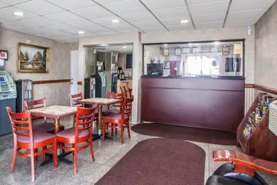 Photo 3 - Rodeway Inn Jersey City North