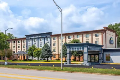 Photo 2 - Days Inn and Suites by Wyndham Hammond, IN