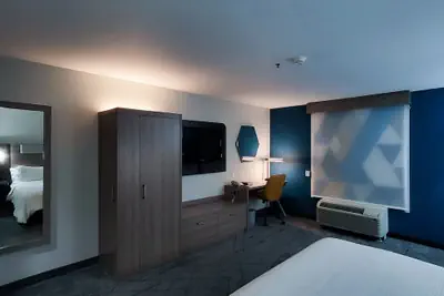 Photo 5 - Holiday Inn Express Hotel & Suites Enid - Highway 412 by IHG