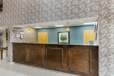 Photo 4 - Best Western Plus Richmond Hill Inn