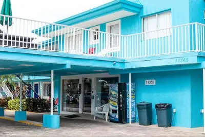 Photo 4 - The Bayside Inn & Marina